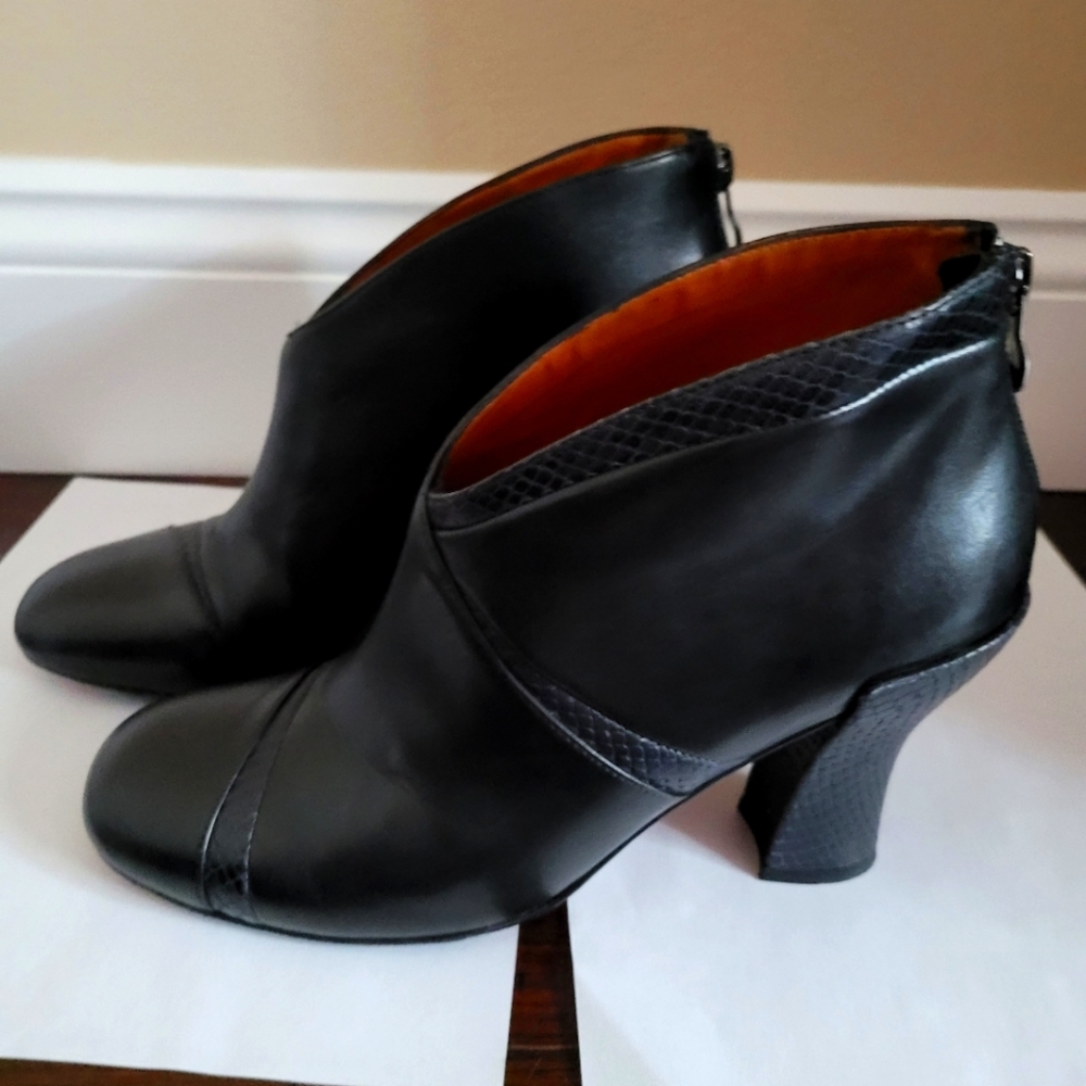 Umberto Raffini Signature Black Bootie Size 8.5